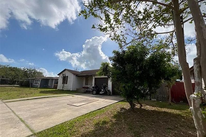 2nd image of 1009 Vaky St