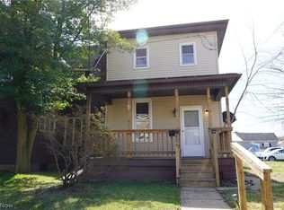 624 W 1st St, Uhrichsville, OH 44683