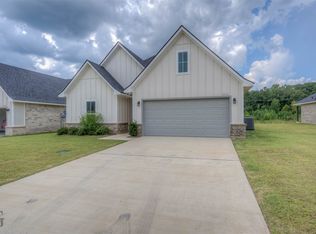 5045 Falcon Bay Dr, Shreveport, LA 71107