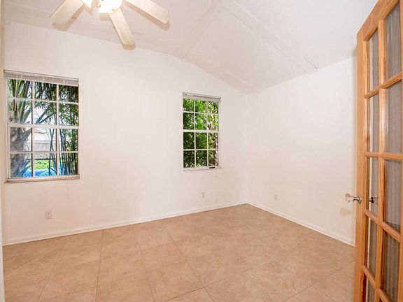 5th image of 428 Winters St