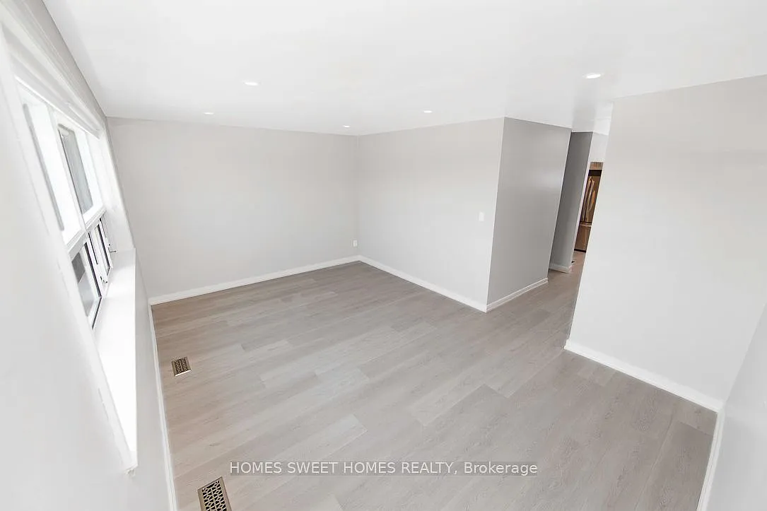 4 bed, $2,500 — Photo 3