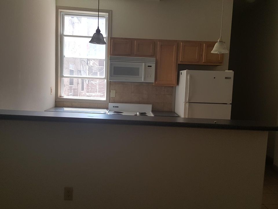 2nd image of 1504 W Diamond St
