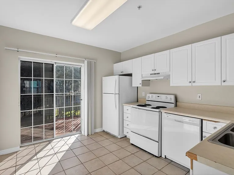 340 E Ashley St — Photo 5