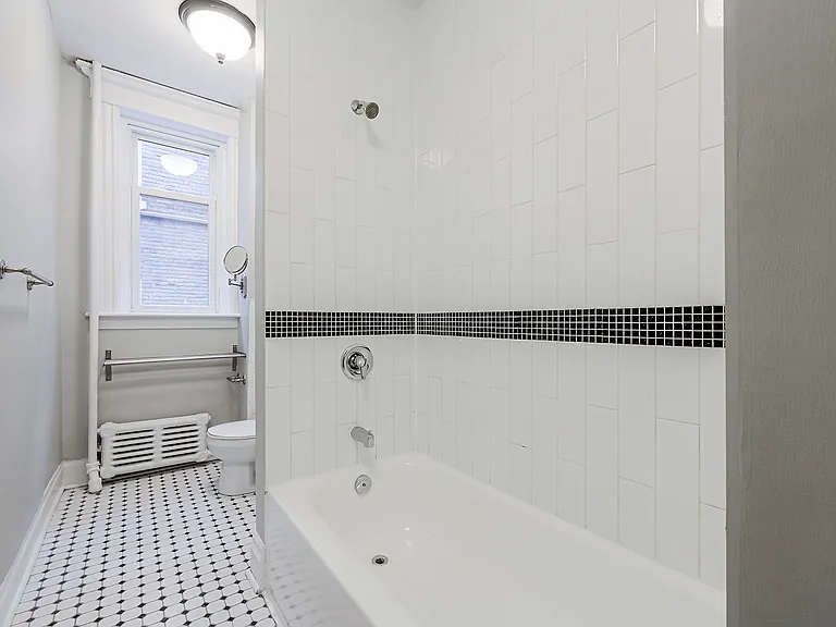 32 Maitland St #H012 — Photo 7