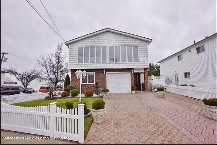 1st image of 110 Tysens Ln #1