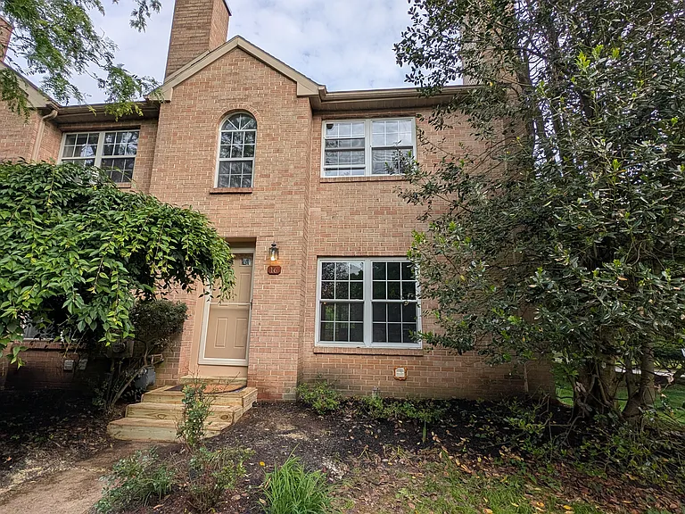 16 Rampart Dr #16 — Photo 1