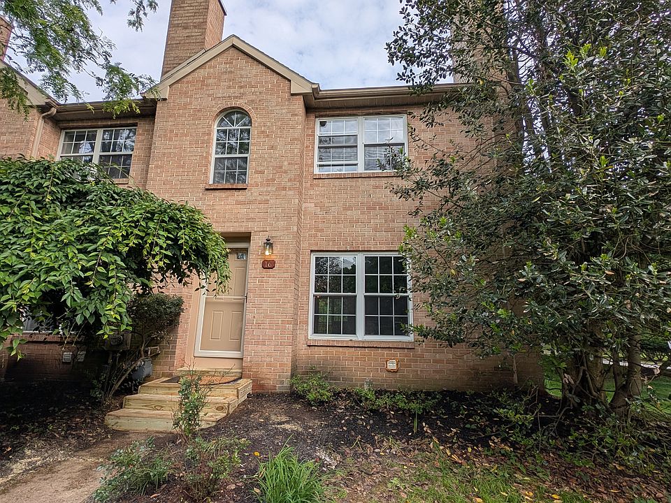 1st image of 16 Rampart Dr #16