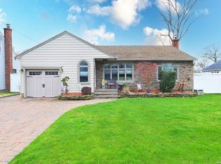 52 Glengariff Rd, Massapequa Park, NY 11762