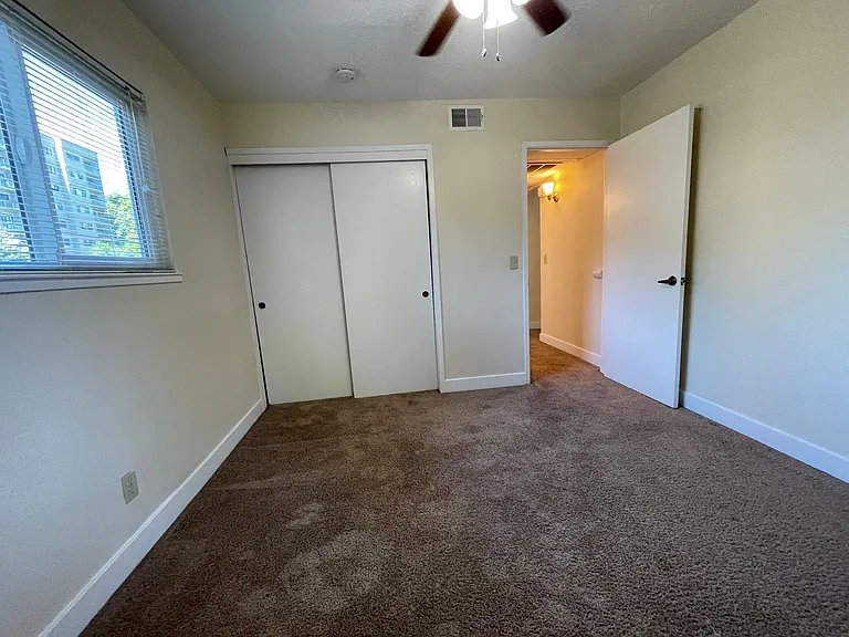 2524 I Street — Photo 8