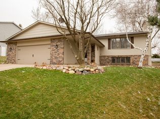 401 E Plum Creek Rd, Sioux Falls, SD 57105