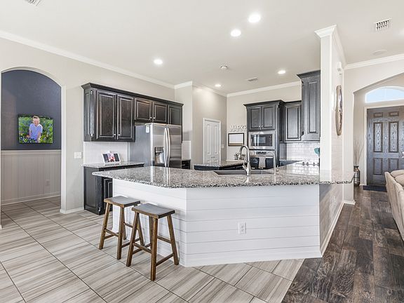 5th image of 413 Green Ct