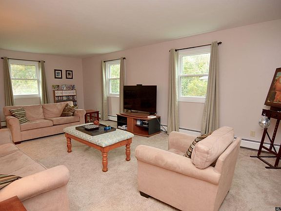 2nd image of 19 Walden Gln