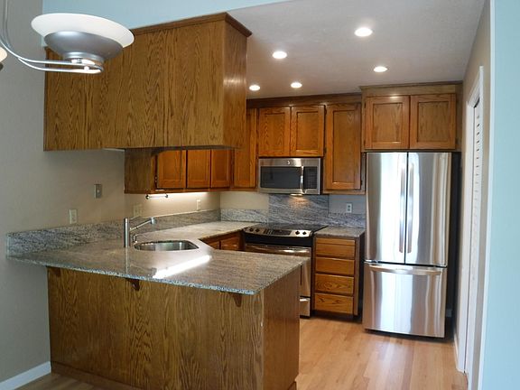 2nd image of 16 Horseshoe Ct