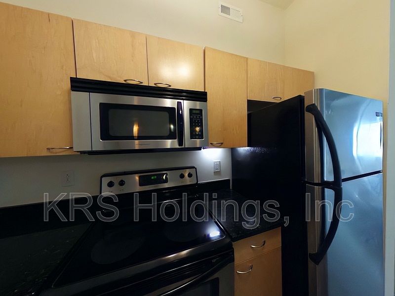 1st image of 1011 W Marshall St #100