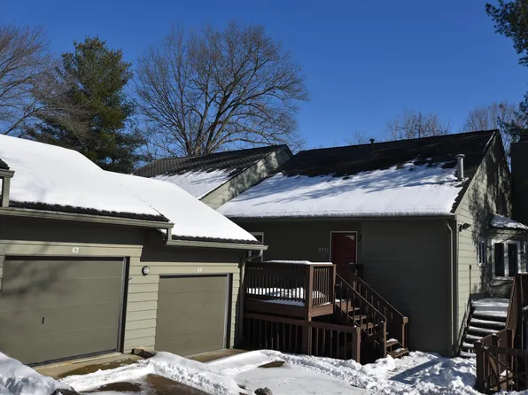 9723 S Harbour Pointe Dr, Bloomington, IN 47401