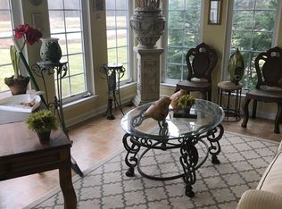 16 Manor Cir, Elkton, MD 21921