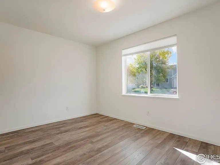 Aurora Way — Photo 2