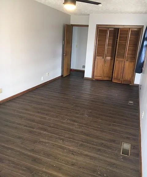 910 Manchester Dr — Photo 11