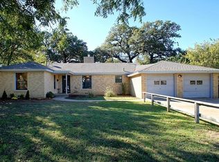 121 Hurstview Dr, Hurst, TX 76053