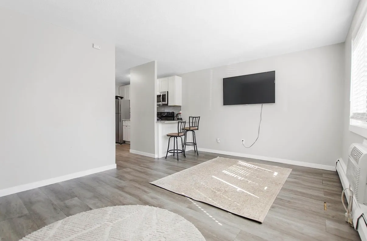2616 Harriet Ave — Photo 1