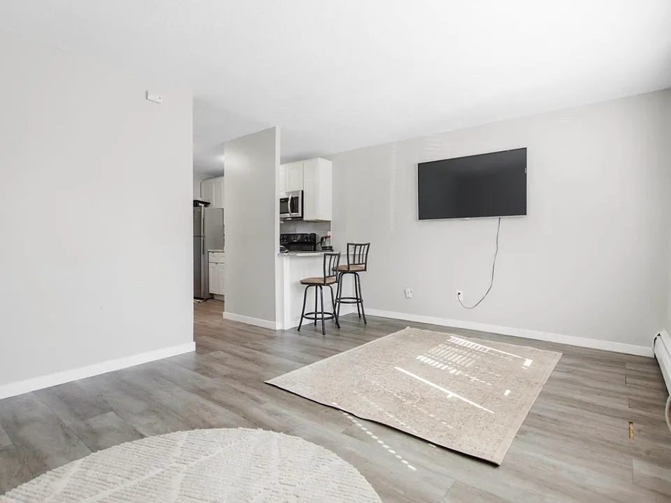2616 Harriet Ave #117