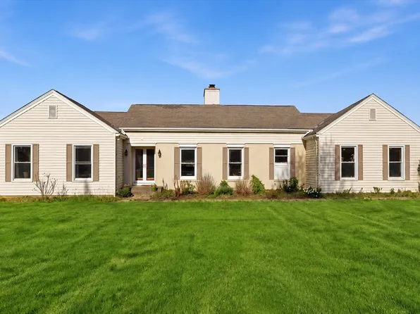 76 Fiske Hill Rd, Sturbridge, MA 01566