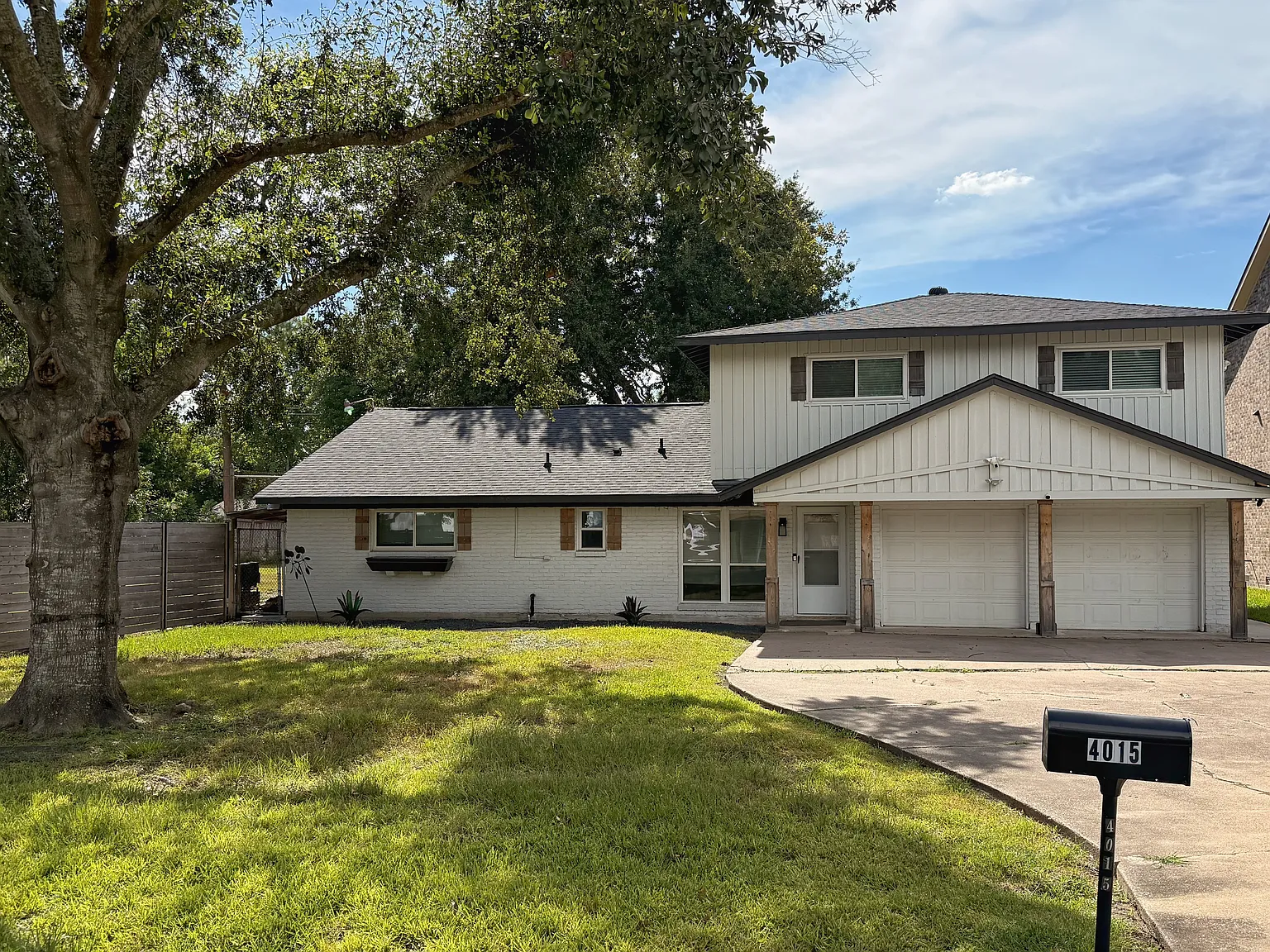 5 bed, 2700 sqft, $2,800 — Photo 1