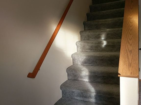 5th image of 924 W 4th Ave APT A