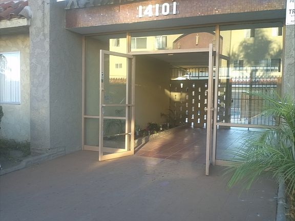 4th image of 14101 Doty Ave APT 4