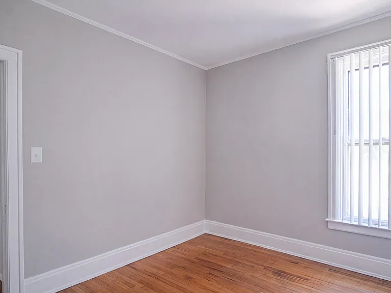 1533 W Warren Ave — Photo 11