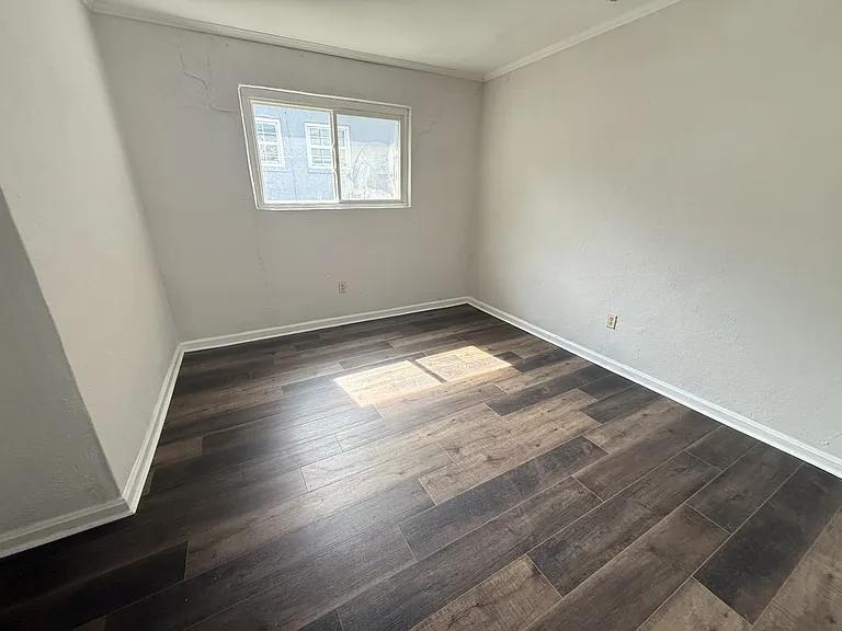 1800 Carson Ave — Photo 5
