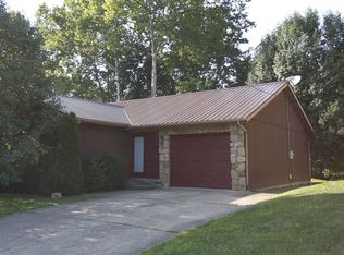 102 Broadmoor Dr, Huntington, WV 25705