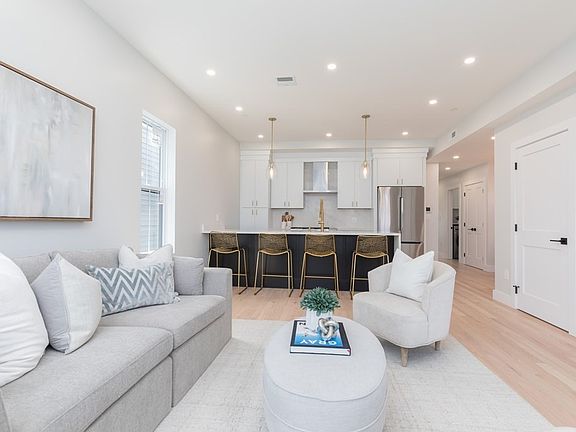 4th image of 218 Brooks St #3