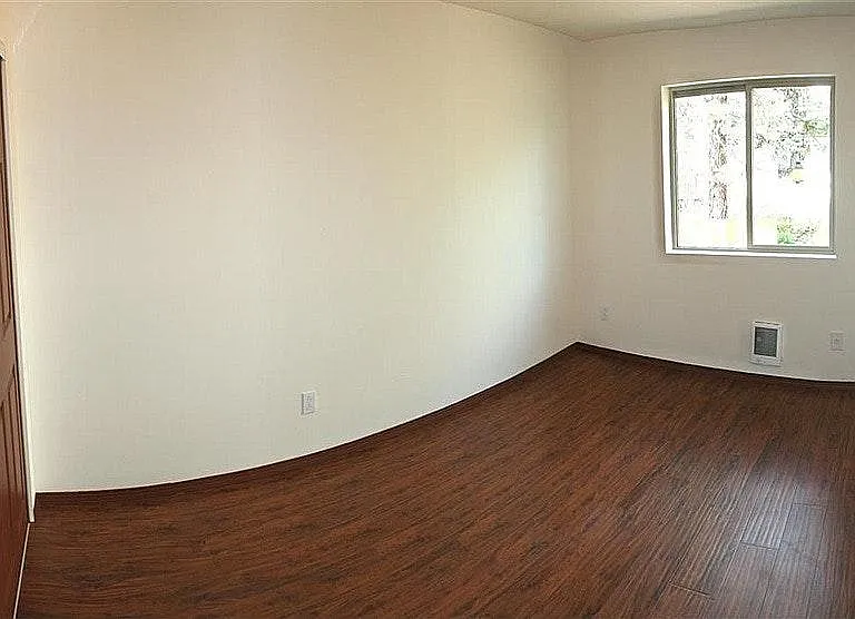 2417 E 8th Ave — Photo 10
