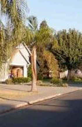 Exterior Neighborhood (street photo)