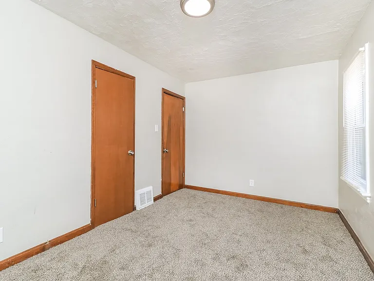 1471560_027_bedroom_12892565.jpg
