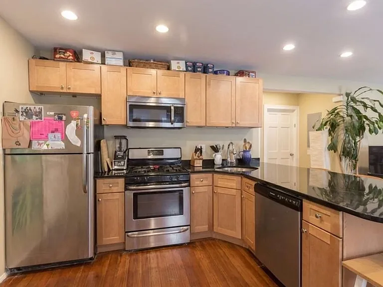 9 Hathaway St — Photo 1