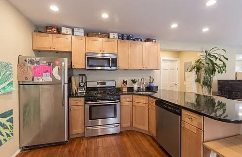 9 Hathaway St Photo 1