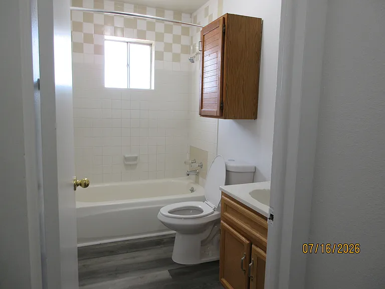 Large 2 Bedroom Rental — Photo 26