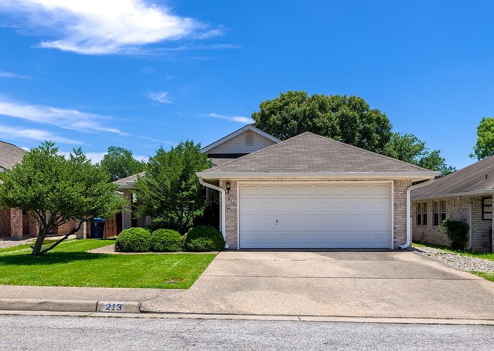 1st image of 213 N Coronado Cir