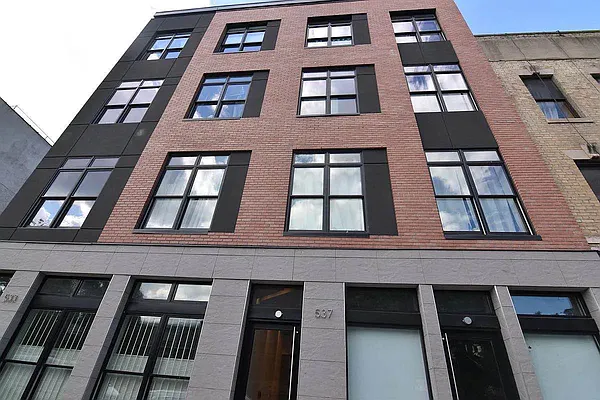 Rented by Tapiro Realty | media 13