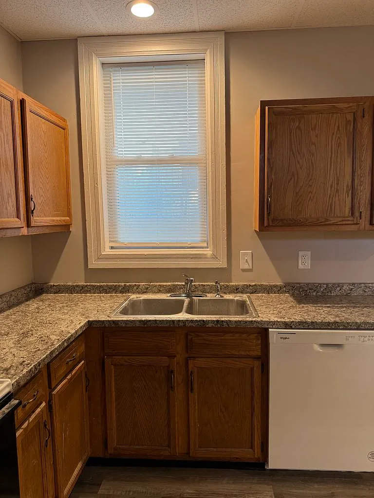 3 bed, 1.5 bath, $1,500 — Photo 3