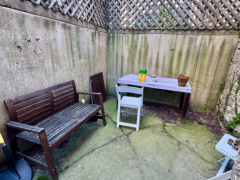933 W Fletcher St — Photo 16