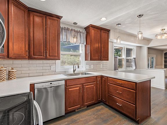4th image of 4712 Cody Dr