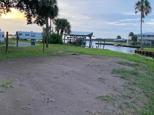 182 5th St, Horseshoe Beach, FL 32648