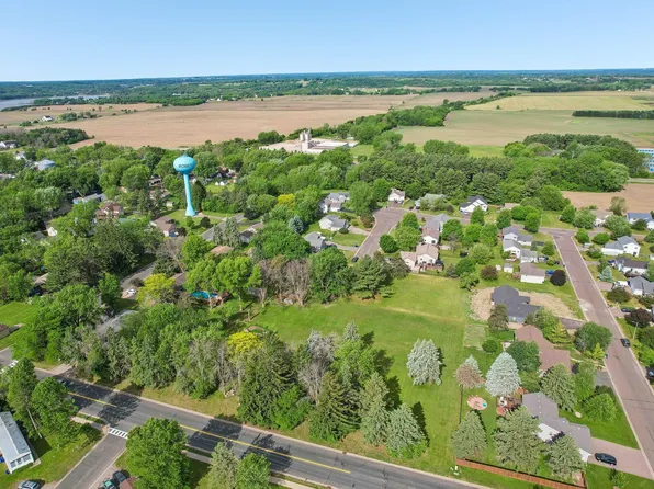 N Division St, Roberts, WI 54023