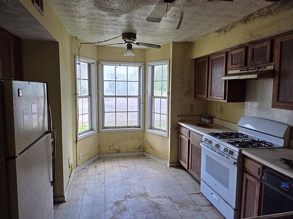 2nd image of 9460 Cypress Ln
