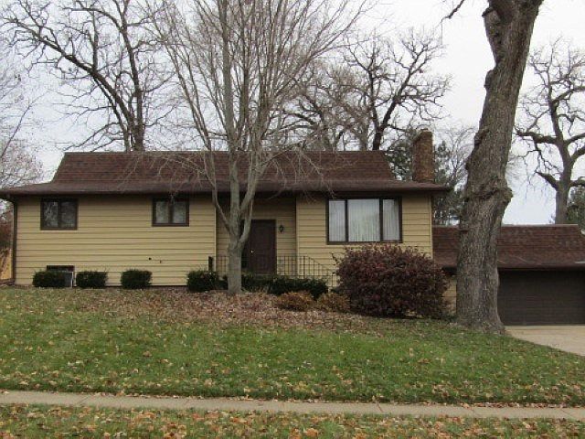 1st image of 576 Woodland Dr