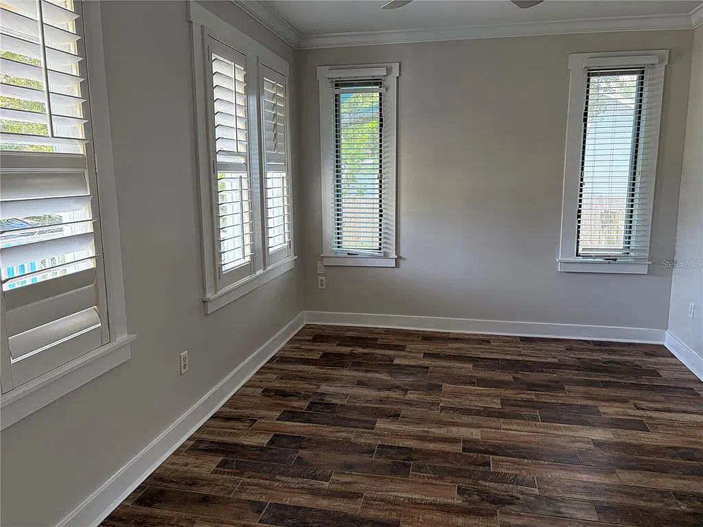 3 bed, 2.0 bath, 1412 sqft, $2,900 — Photo 2