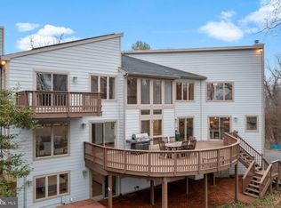 422 Ginn Ln, Pasadena, MD 21122